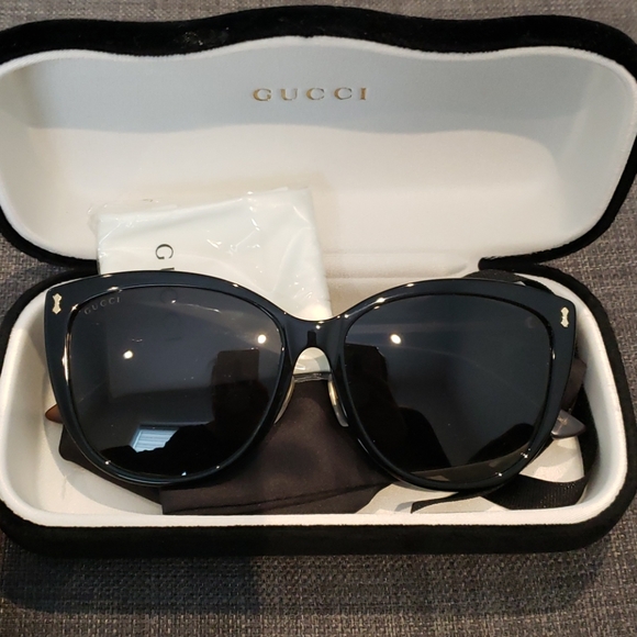 Gucci sunglasses - Picture 1 of 5